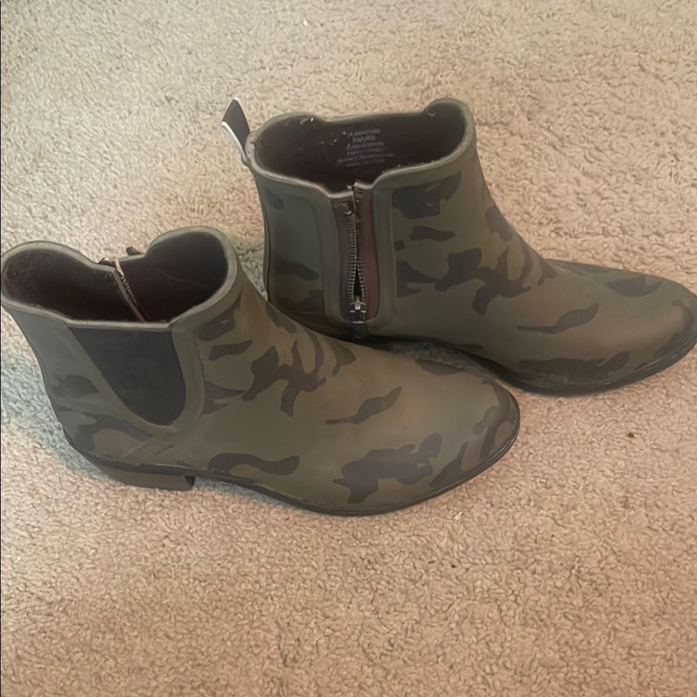Lucky Brand Green Camouflage Ankle Boots